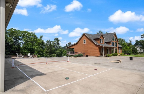 Clarkson House | The Hawk's Nest, a 2 Acre 7 Bedroom 5 bath property with 15 beds.