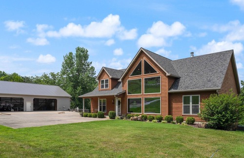Clarkson House | The Hawk's Nest, a 2 Acre 7 Bedroom 5 bath property with 15 beds.