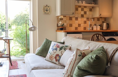 Kendal Cottage | THE HAY LOFT, character holiday cottage, with open fire in Kendal