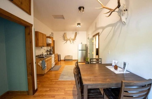 Moose Pass Apartment | The Hayloft- Apartment with Mountain View