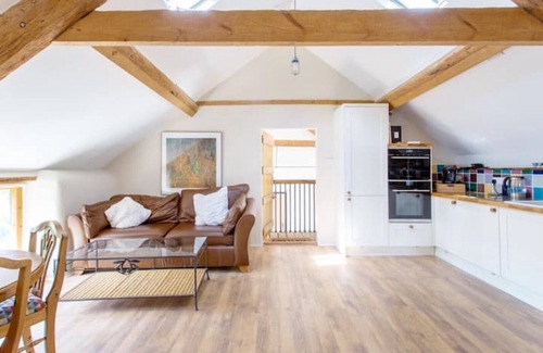 Littlebredy House | The Hayloft, Washing Pool Barns - suite for two