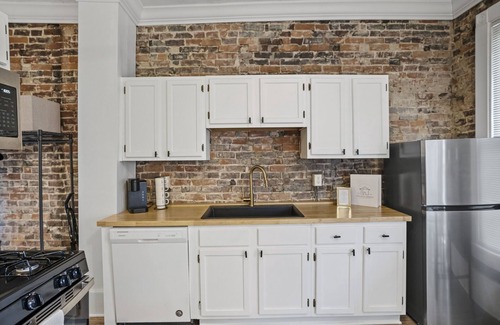 Northside District Apartment | The Headley House #6 - Beautiful, Spacious Downtown Studion#15067971-2