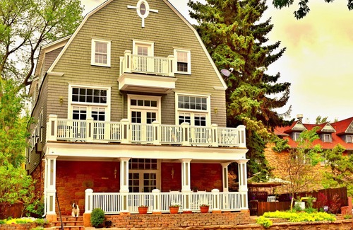 Manitou Springs Historic District Apartment | The Heart of Manitou Springs. Award-winning. Luxurious. Historic. 1st Floor unit