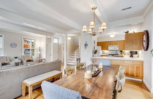 Sonoma House | The Heart of Sonoma Plaza: Stylish 1877 Victorian