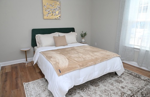 Greenville House | The Heir - Spacious 2 bedroom home