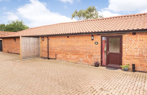 Gissing Cottage | THE HEN HOUSE, with a garden in Diss
