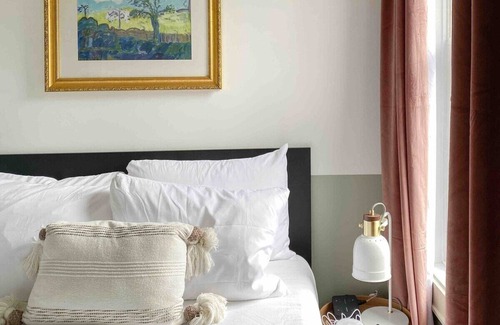 German Village Apartment | The Henri: Steps from Schiller, Free Parking!