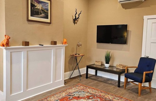 Petersburg Apartment | The Henry Lofts Unit 3 - 'The Sunset Suite'