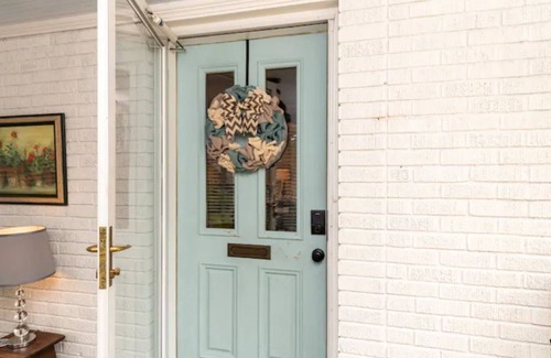 Meridian-Kessler House | The Hens Haven, 2 bd Broadripple Bungalow