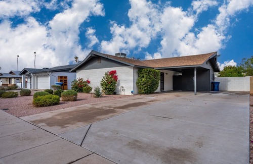 Tempe House | The Hermosa House: Centrally Located with Stellar Amenities and a Relaxing Yard