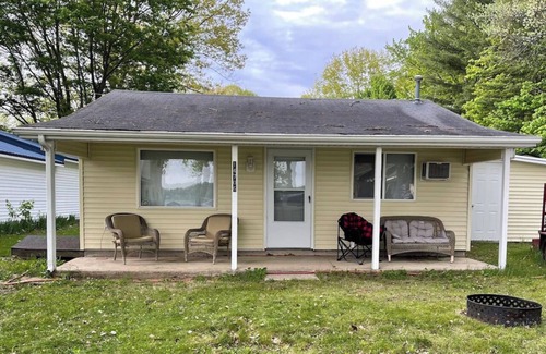Le Roy Cottage | The Hidden Gem - a tranquil relaxing Lake cottage!