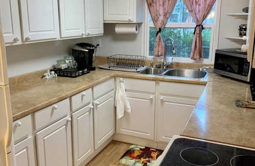Lake Helen Cottage | The Hidden Gem in historic Lake Helen. Next to Cassadaga & downtown Deland.