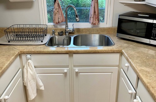 Lake Helen Cottage | The Hidden Gem in historic Lake Helen. Next to Cassadaga & downtown Deland.