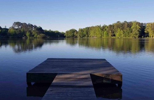 Hampton House | The Hidden Lake Oasis