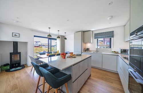 Holworth Cottage | The Hide sleeps 8 guests in 4 bedrooms