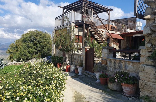 Lasa House | The Hideaway - A Paradise of Bird Song - Panoramic Views - Roof Top Hot Tub