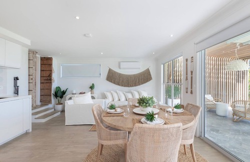 Bonnells Bay Apartment | The Hideaway- a unique laid-back-lux, absolute waterfront