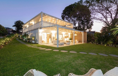 Bonnells Bay Apartment | The Hideaway- a unique laid-back-lux, absolute waterfront