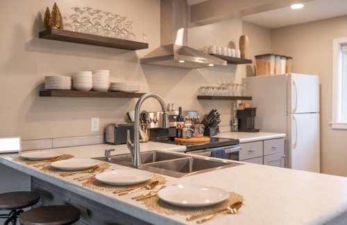 Valley House | The Hideaway at Waitts Lake