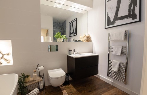 Penarth Apartment | The Hideaway By MGroupSA
