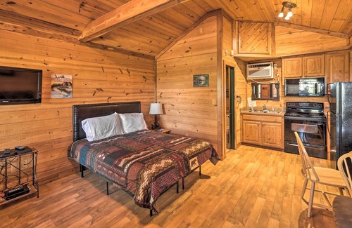 Chico Apartment | 'The Hideaway Log Cabin' w/ On-Site Dining