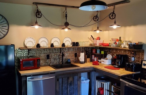 Deadwood Apartment | The Hideout at Mad Peak Lodging, sleeps up to four