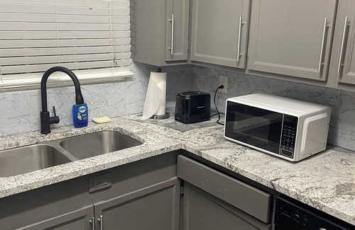 Houston Apartment | The Hierarchy at Chateaux Dijon. Nice and comfortable just like home