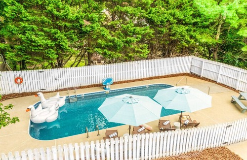 High Point House | The High Point Escape | 5 BDR + Pool + FirePit + Basketball + Ping Pong