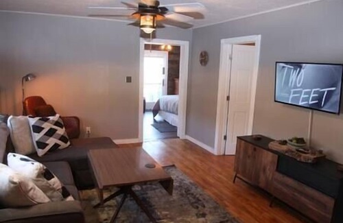 Escanaba Bed & Breakfast | The HighBanks- Full Breakfast included, Beautiful Lakeview!