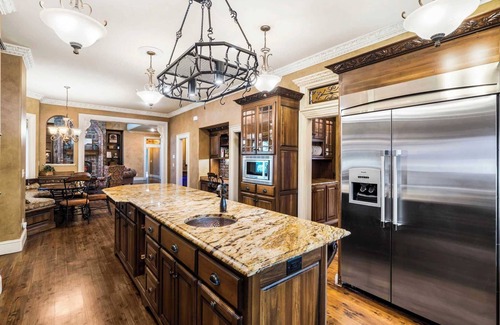 Maysville House | The Highlands mansion and events, sleeps 28