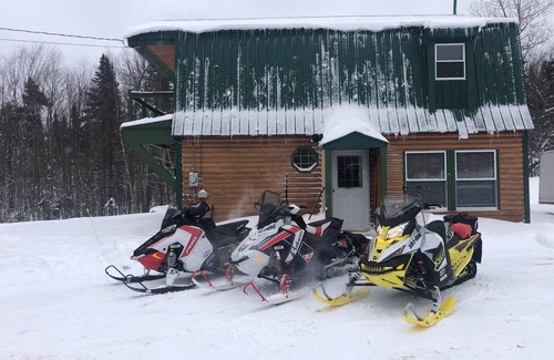 Pittsburg House | The Hilltop - DIRECT ATV - Snowmobile Trail Access