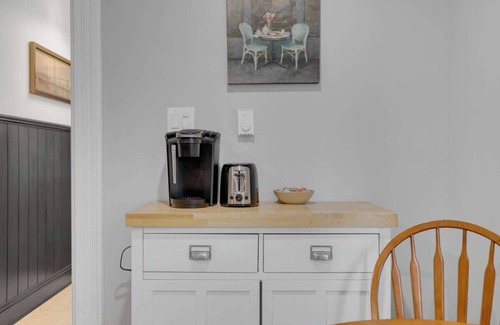 Saint John Apartment | The Hilltop Summary: