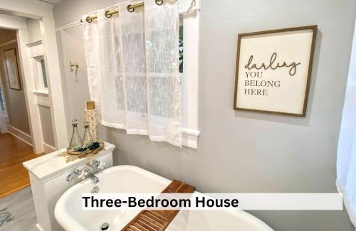 Albany House | The Historic Entertainer in Downtown Monteith District
