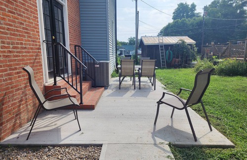 Augusta House | The Historic Tin Shop – A Cozy Retreat in the Heart of Augusta