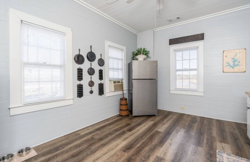 Eclectic House | The Historical Ponderosa, minutes from Lake Martin