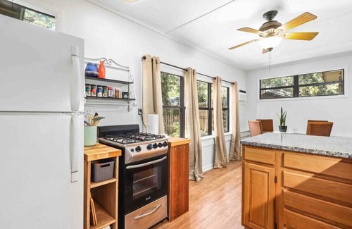Gainesville Condo | The Hoggtown Hideaway