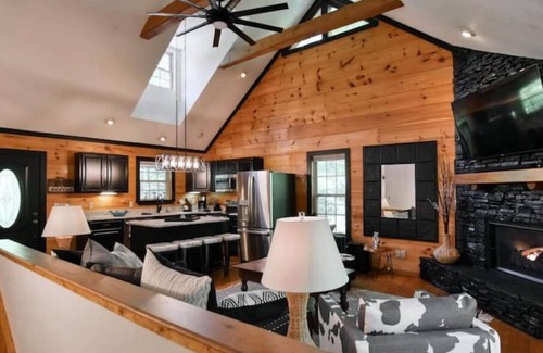 Townsend Cabin | The "Hole" Package Luxury Golf Course Cabinn