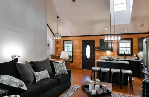 Townsend Cabin | The "Hole" Package Luxury Golf Course Cabinn