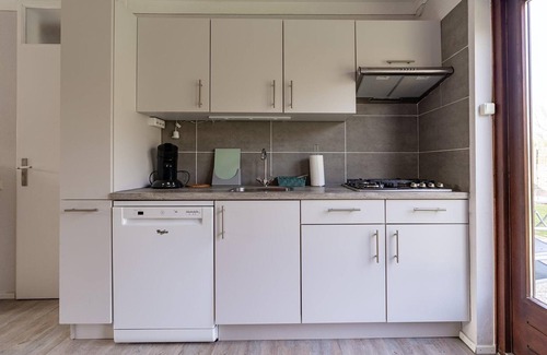 Ouddorp House | The holiday home “Zuiderdiep 2” is located in the front part of the North Sea Park. It is a family friendly and dog friendly cozy and spacious house with a large enclosed garden.