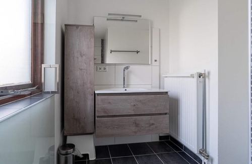 Ouddorp House | The holiday home “Zuiderdiep 2” is located in the front part of the North Sea Park. It is a family friendly and dog friendly cozy and spacious house with a large enclosed garden.