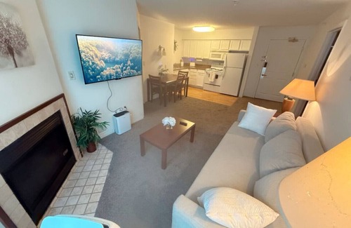Greater Greenspoint Apartment | The Holistic Escape w/Fast WiFi & Free Parking