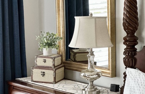 Newton Bed & Breakfast | The Holly and Ivy Inn