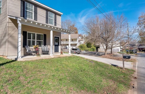 Demorest House | The Holly House In Downtown Demorest by RedAwning