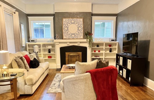 Goldsboro House | The Honeycomb Hideout 4bedroom 2bathroom