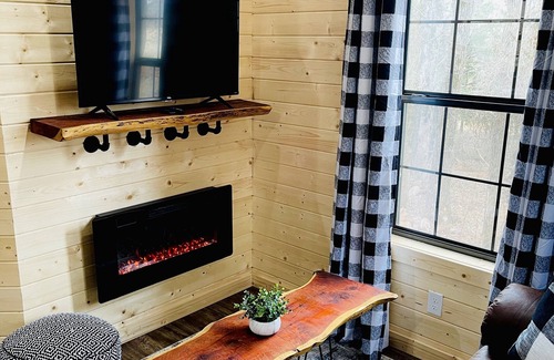 Alix Cabin | The Hoot Owl Cabin on The Mulberry River