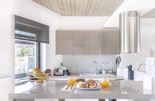 Gazi Apartment | The HostMaster Persephone Yellow Opulence (2nd floor)