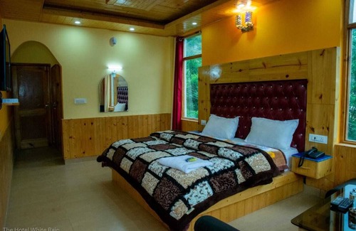 Manali Hotel | the hotel moring view was very beautifull the location is very close to market