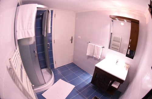 Miziara Apartment | The Hotel Suit with Breathtaking Coast View and Balcony
