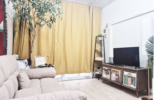 Seongbuk-dong Apartment | The house in the city with a garden close to Dongdaemun, GwangjangMarket