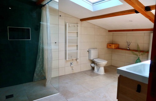 Saint-Laurent-de-la-Barriere House | The House in the Glycine
